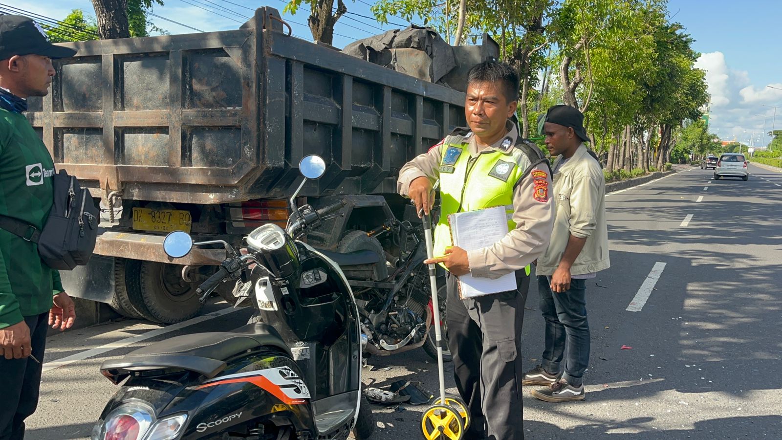 podiumnews.com-Di Kuta, Tabrak Truk Dump Parkir Tewaskan Pembonceng