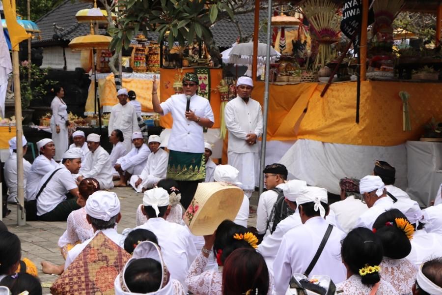 podiumnews.com-Bupati Giri Prasta Hadiri Karya Pura Agung Pasek Tohjiwa Karangasem
