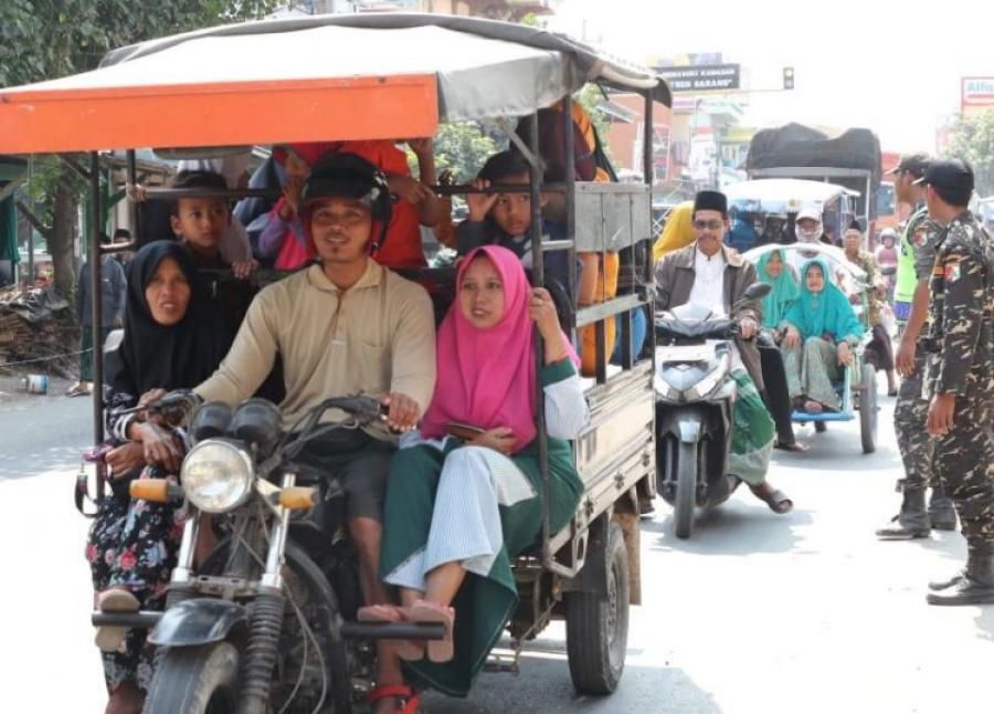 podiumnews.com-Peringatan 40 Hari Wafatnya Mbah Moen, Jalur Pantura Ditutup
