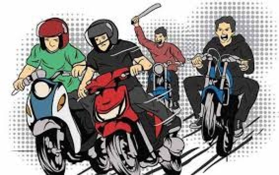Ilustrasi sekelompok orang mengendarai sepeda motor melakukan penyerangan dan perusakan. (foto/web)