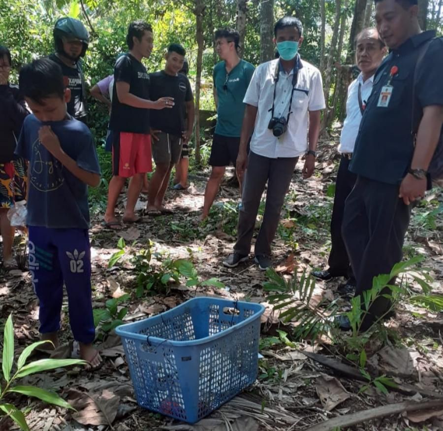 podiumnews.com-Mayat Bayi Perempuan Ditemukan Membusuk di Sungai Desa Kapal