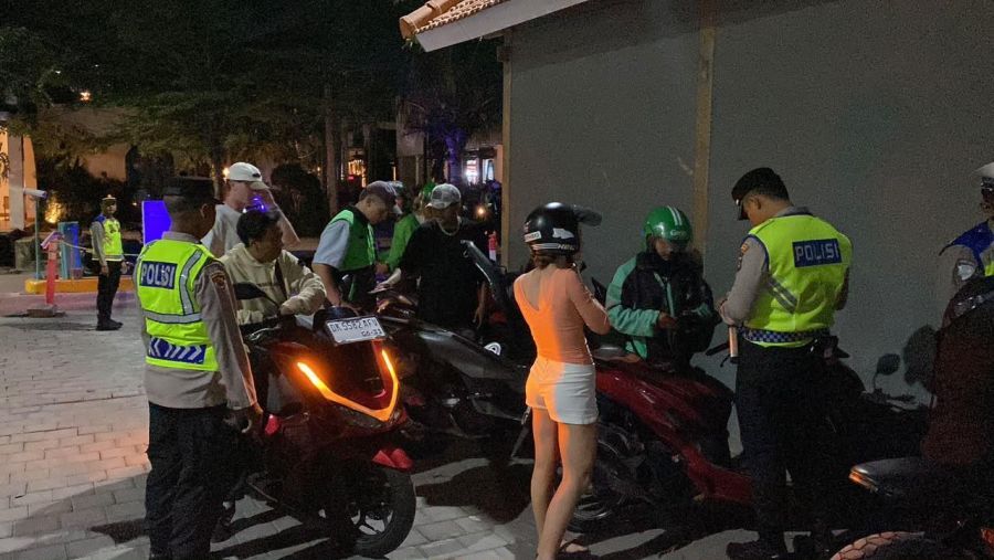 podiumnews.com-27 Pengendara Motor Diperiksa di Tibubeneng, 10 Ditilang Polisi