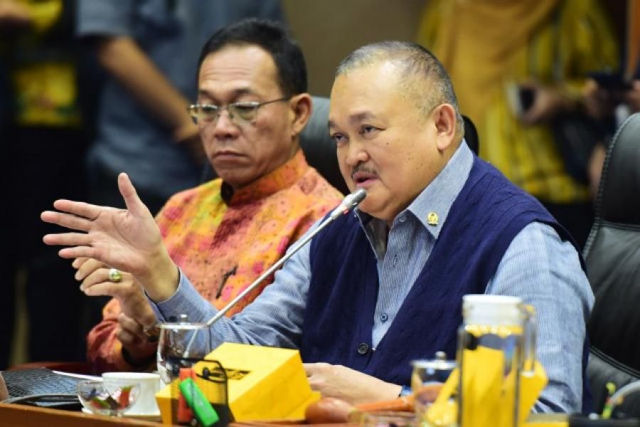 podiumnews.com-Silang Pendapat Anggota DPR Terkait Kewenangan Daerah Kelola Bidang ESDM