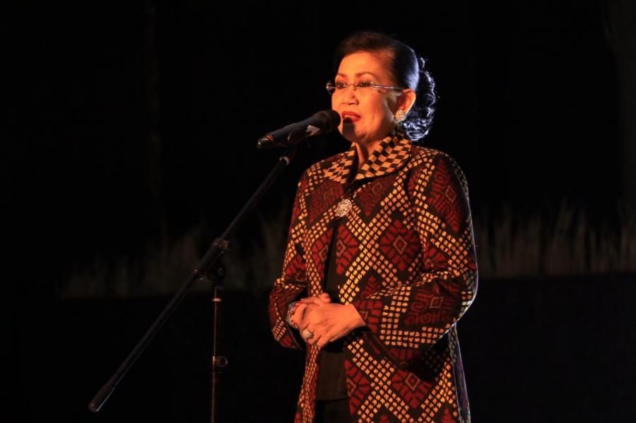 podiumnews.com-Ny. Putri Koster Dorong Endek dan Songket Dikembangkan Secara Inovatif