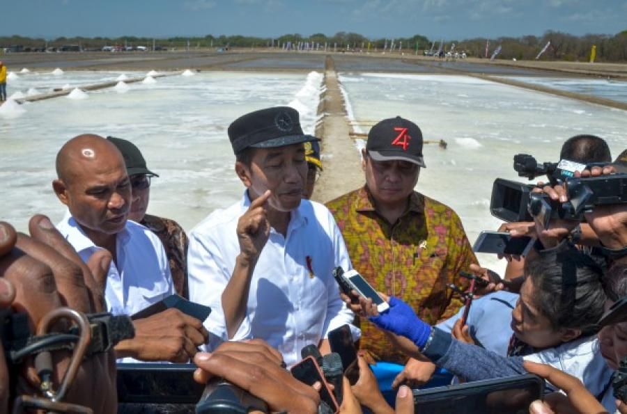 Telepon Gubernur Mandacan, Jokowi: Apa Sudah Baik?