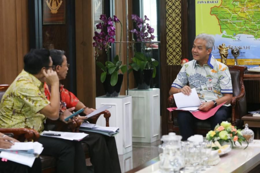 podiumnews.com-Ganjar: Penghargaan Percuma Kalau Masyarakat Masih Mengeluh