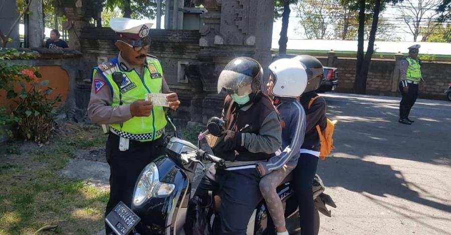 podiumnews.com-Tiga Hari, Satlantas Polresta Denpasar Jaring 405 Pengendara