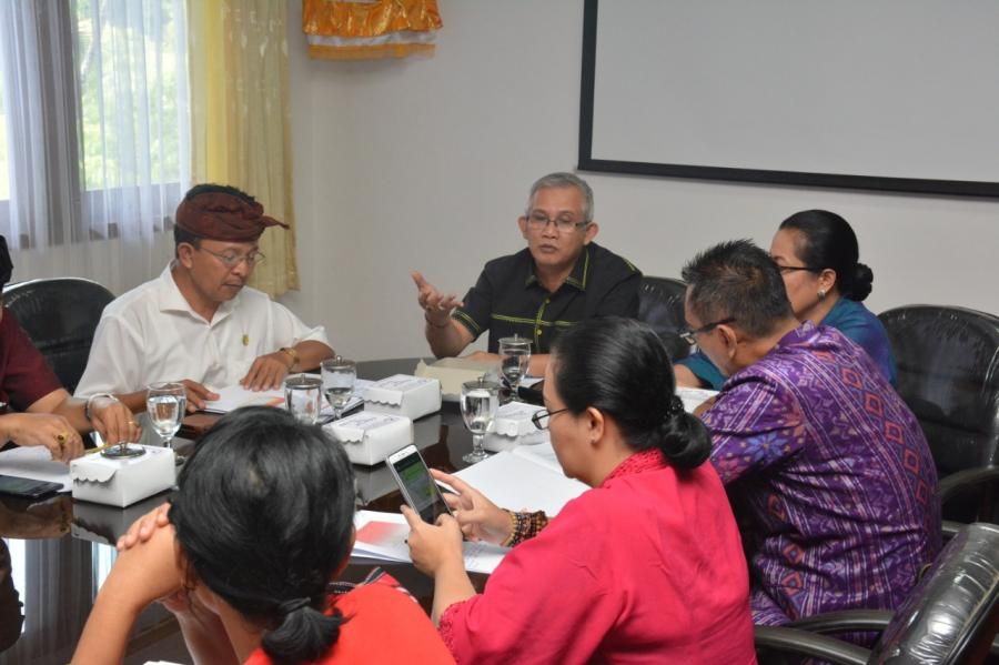 podiumnews.com-Dewan Bali Sikapi Kasus Babi Mati