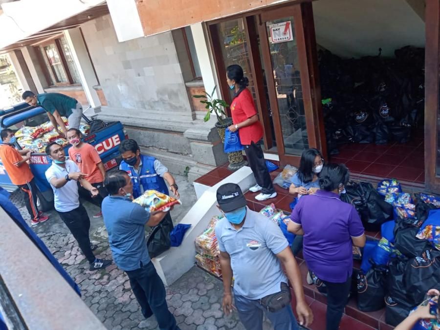 podiumnews.com-Dinsos P3A Bali Salurkan Bantuan Sembako untuk Pertuni