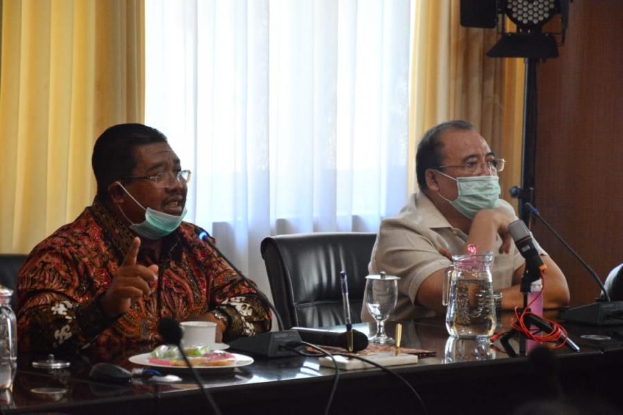 podiumnews.com-Anggota DPRD Bali Tinjau Penangan Covid-19 di Buleleng