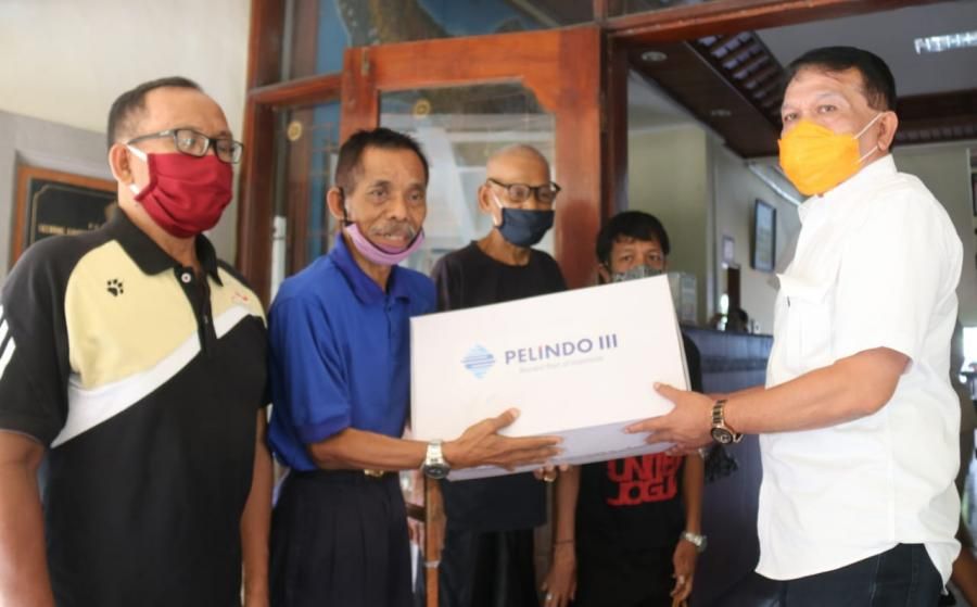 podiumnews.com-Dinsos P3A Bali Serahkan 261 Paket Sembako Kepada NPC Indonesia Bali