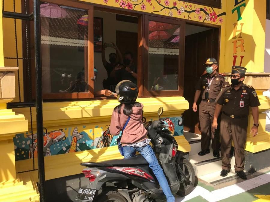 podiumnews.com-Kejari Denpasar Luncurkan Layanan Tilang Drive Thru