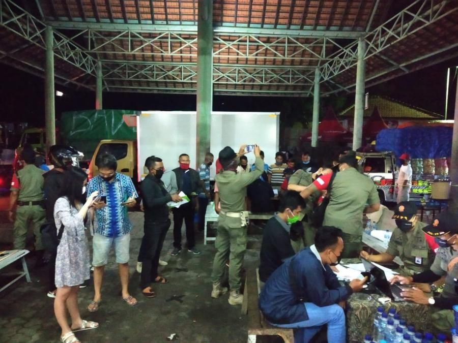 podiumnews.com-Terapkan Sekat Berlapis Cegah Covid-19, Bali Tempatkan Petugas Hingga di Banyuwangi
