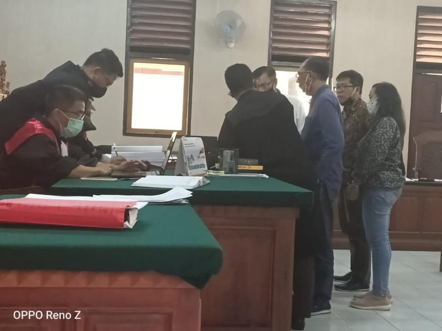 podiumnews.com-Keterangan Saksi Kasus Bos BPR Legian Saling Bertolak Belakang