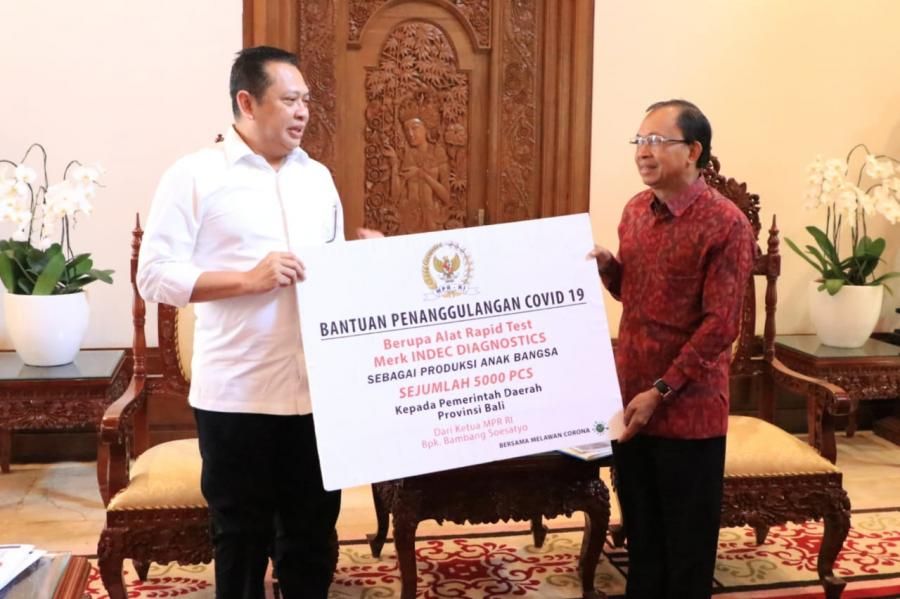 podiumnews.com-Ketua MPR Bantu Pemprov Bali 5000 Alat Rapid Test