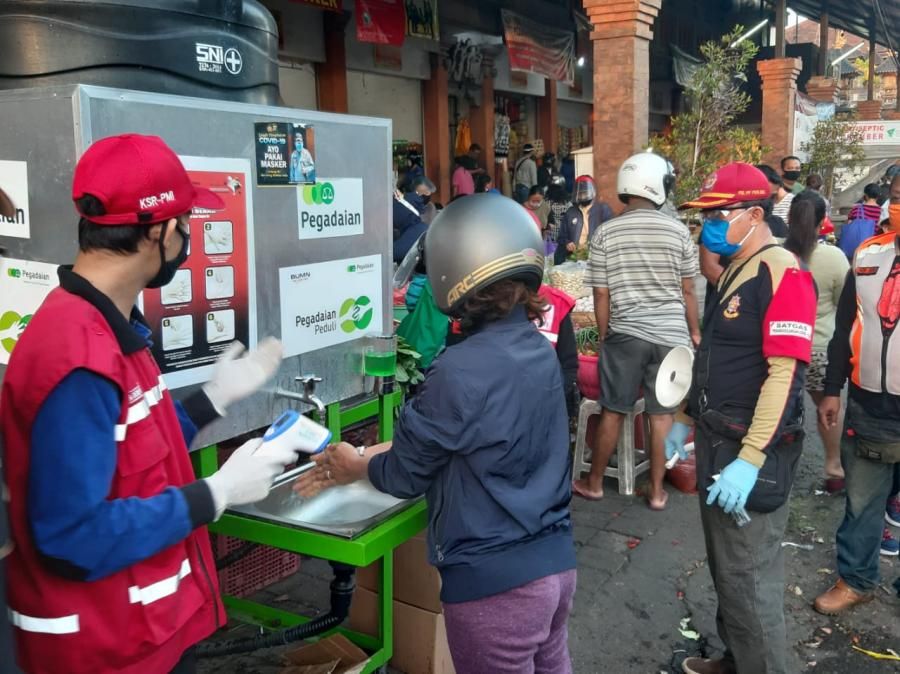 podiumnews.com-Tim Gabungan Gugus Tugas Bali Pantau Protokol Kesehatan di Pasar Ketapian