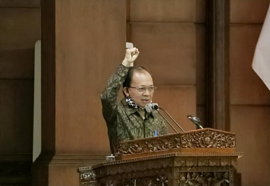 podiumnews.com-Wujudkan Bali Mandiri Energi, Gubernur Koster Ajukan Raperda RUED-P