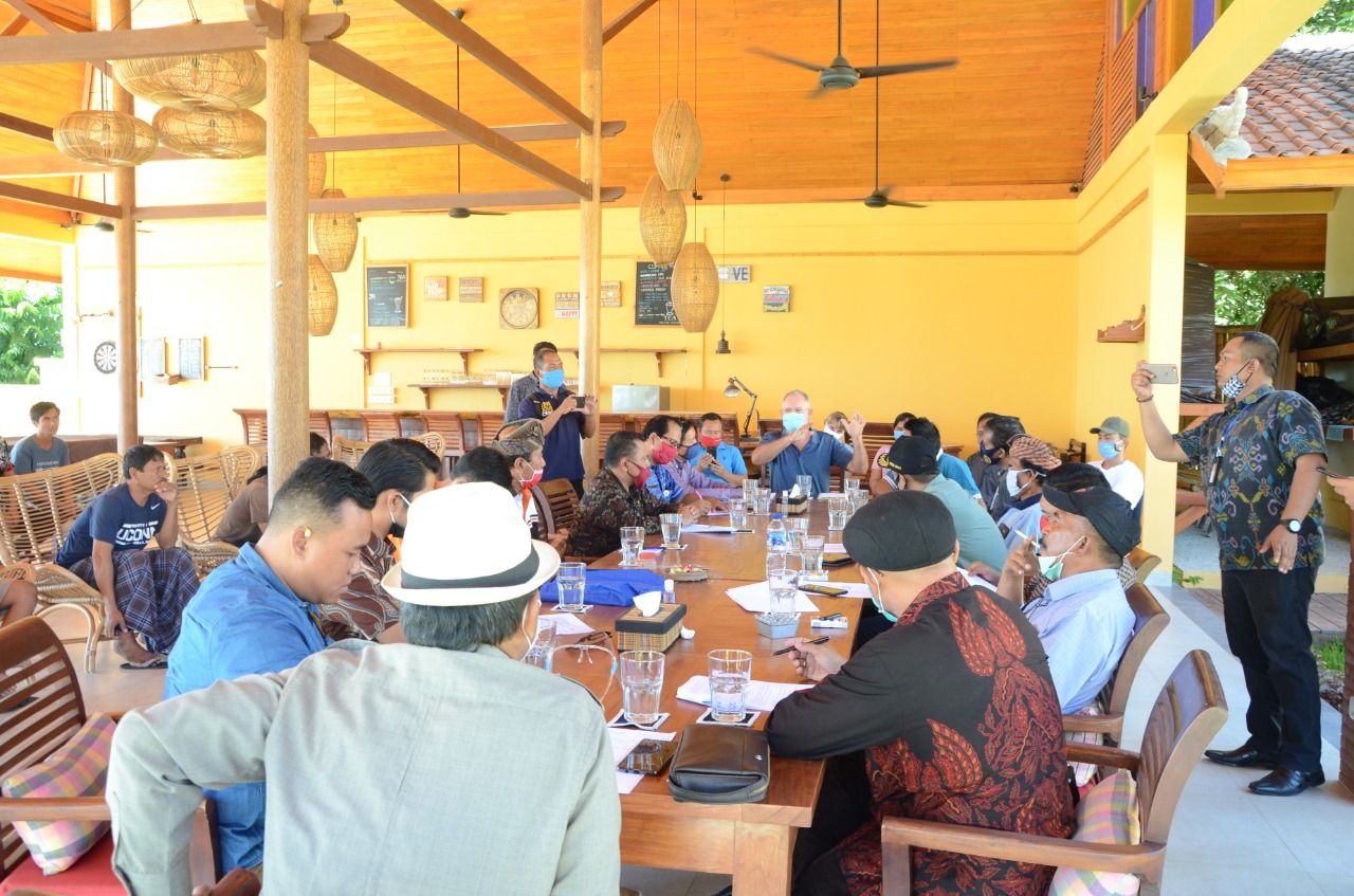 podiumnews.com-Komisi I DPRD Bali Mediasi Masalah Pemasangan Tanggul dan Posko Nelayan Karangasem