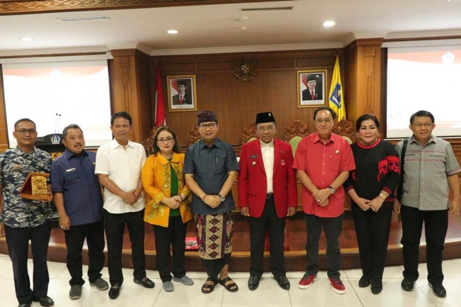 Sekda Adi Arnawa Terima Kunjungan Dua Kepala Daerah dan DPRD