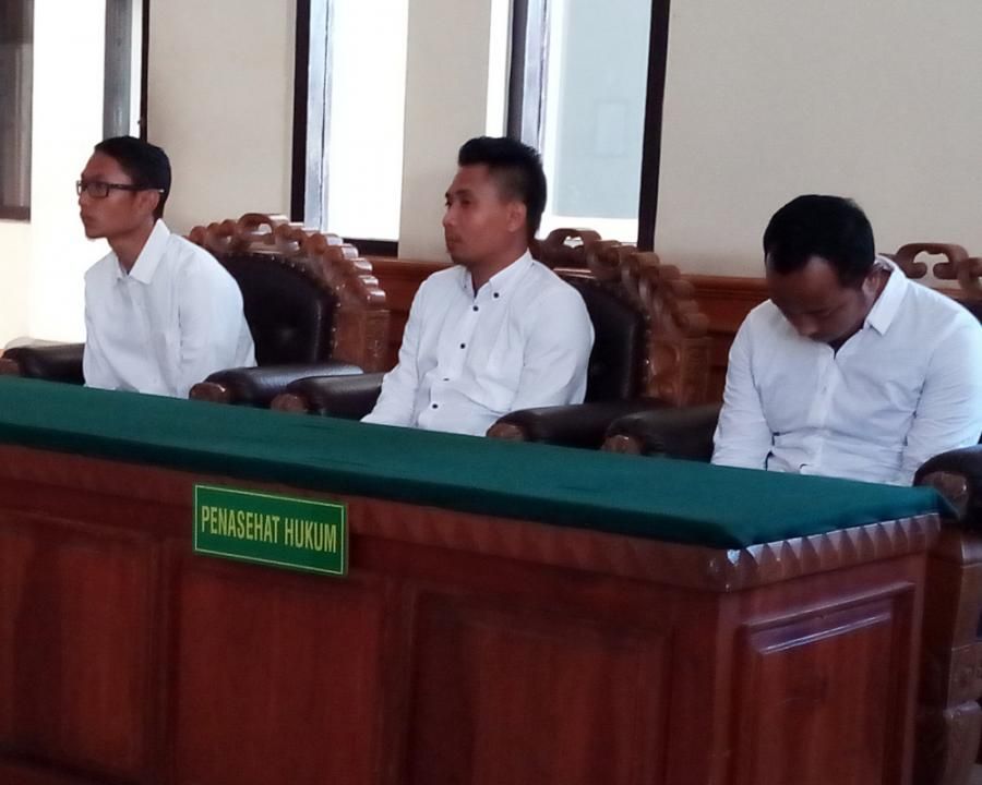 Trio eks Pengawai Air Asia Dituntut 1,5 tahun