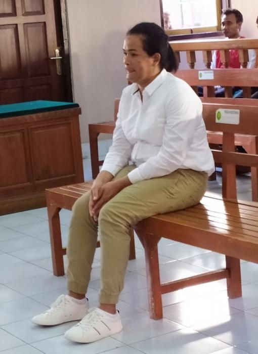 podiumnews.com-Aniaya Rekan Waria, Si Putri Dituntut 7 Bulan Penjara