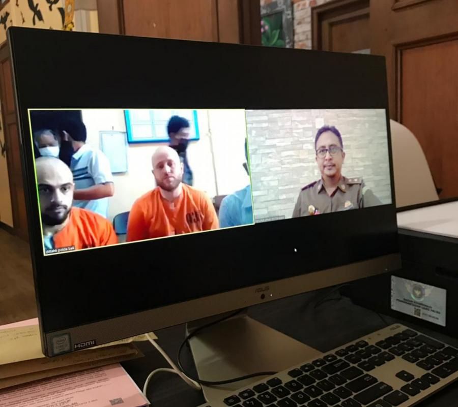 podiumnews.com-Aniaya Kekasih Baru Sang Mantan, Shinta Disidangkan Online