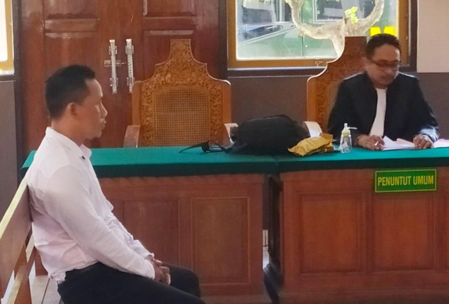 podiumnews.com-Giliran Made Kembar Dituntut JPU  Selama 4 Tahun 