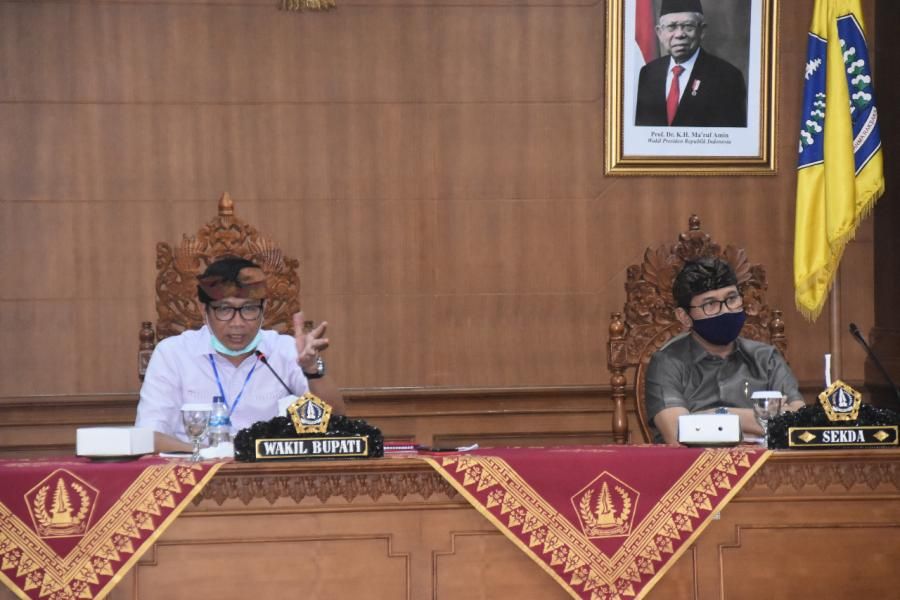 podiumnews.com-Suiasa Imbau Perbekel Data Penerima Bantuan Dengan Valid