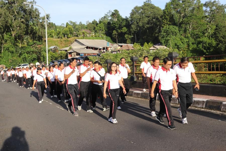 podiumnews.com-Jalan Santai di Petang, Populerkan Potensi Alam Badung Utara