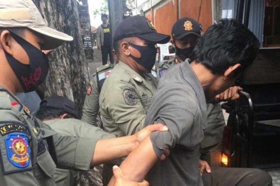 Satpol PP Kota Denpasar Tertibkan ODGJ Bawa Senjata Tajam