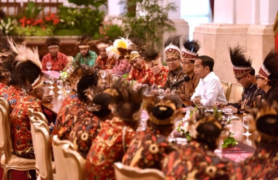 podiumnews.com-Jokowi Janjikan Seribu Sarjana Papua Bekerja di BUMN