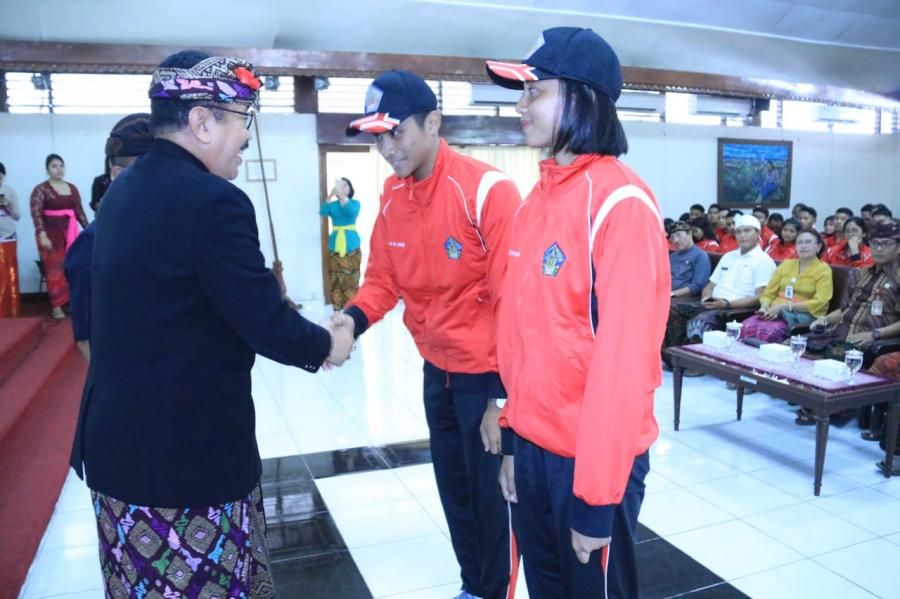 podiumnews.com-Lepas Kontingen POPNAS, Cok Ace Ajak Masyarakat Dukung Pembinaan Atlet