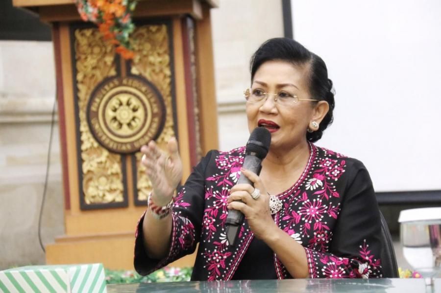 podiumnews.com-Ny Putri Koster: Orang Tua Benteng Pertahanan Keluarga 