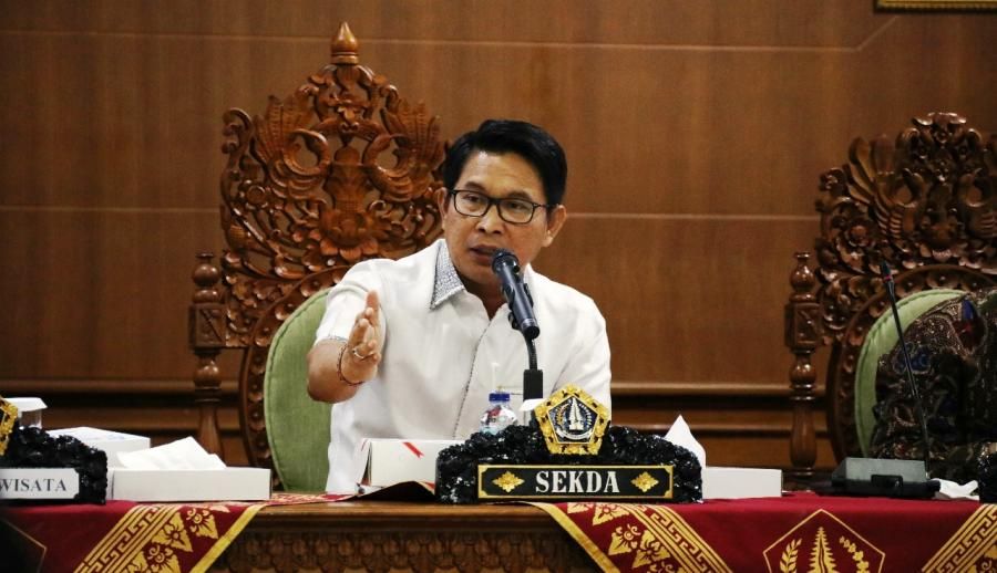 podiumnews.com-Optimalkan Peran LPD, Adi Arnawa: Tidak Ada Pembebanan ke Masyarakat