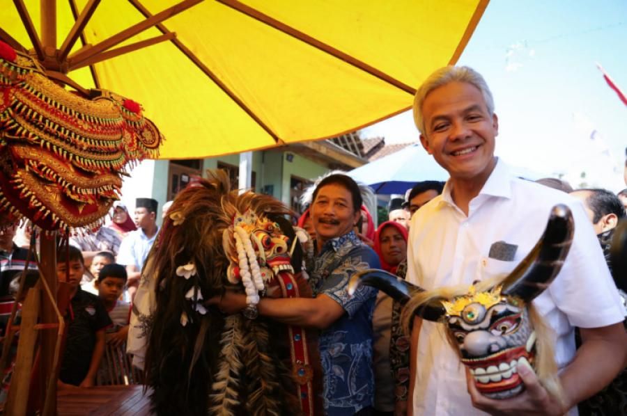 Ganjar Sarankan Topeng Mirip Barong Bali Dipasarkan Lewat Medsos