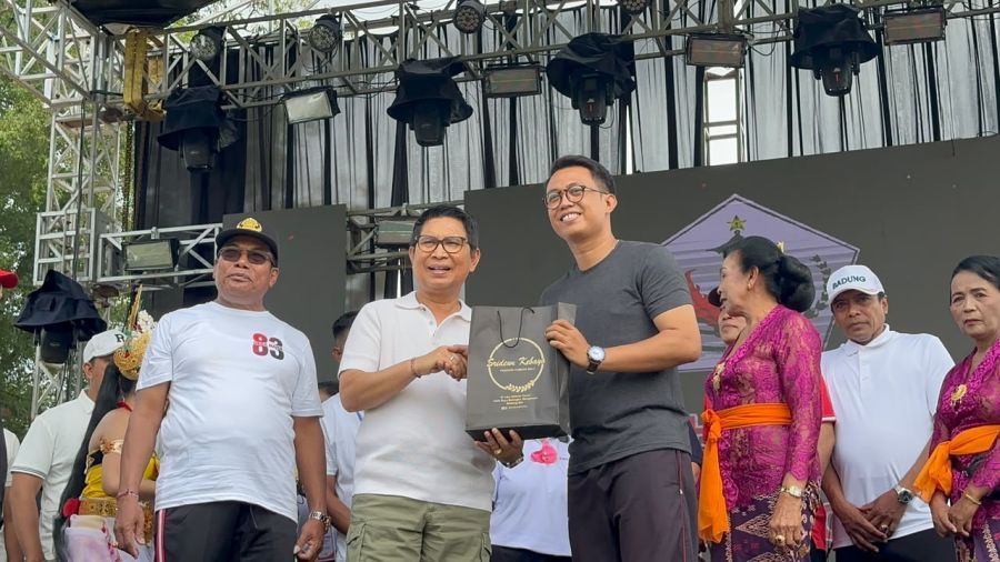 podiumnews.com-Adi Arnawa Ingin Badung Dikenal karena Tingkat Pendidikan