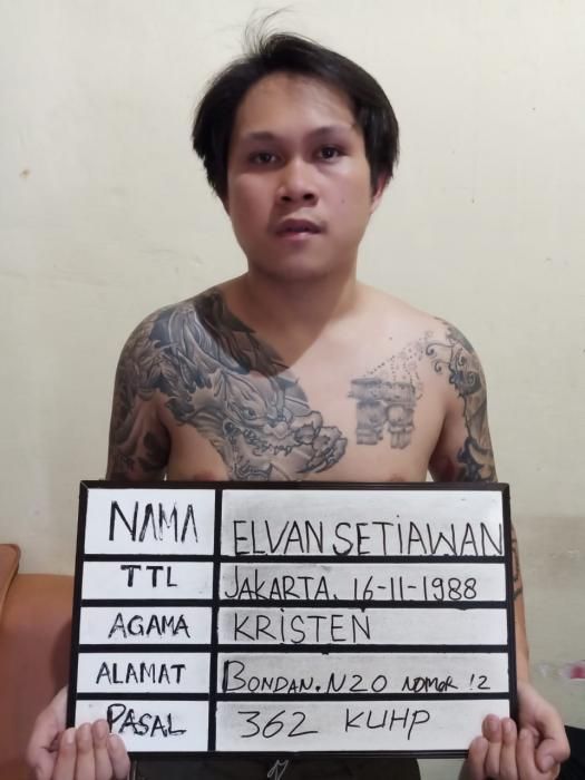 podiumnews.com-Curi Uang di Atm Teman, Elvan Digelandang Polisi