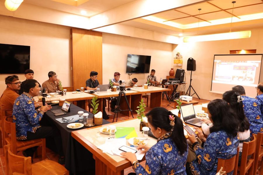 podiumnews.com-Angkat Sembagi Arutala, Sekda Denpasar Jadi Narasumber Webinar Nasional KORPRI