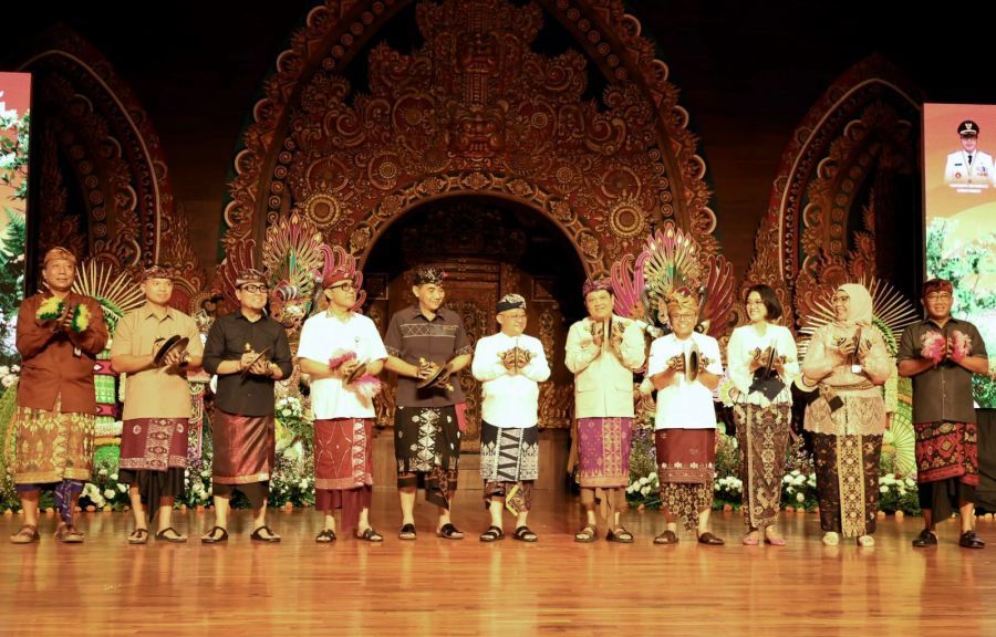 Mendikdasmen Abdul Mu’ti yang didampingi Walikota Denpasar, IGN Jaya Negara saat menghadiri puncak acara DEF di Gedung Dharma Negara Alaya Kota Denpasar, Bali, Kamis (7/5/2026). (foto/sukadana)