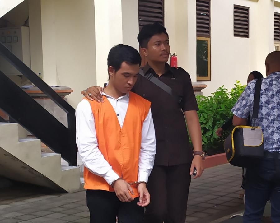 podiumnews.com-Aniaya Balita Hingga Patah Tulang, Pemuda ini Dituntut 3 Tahun