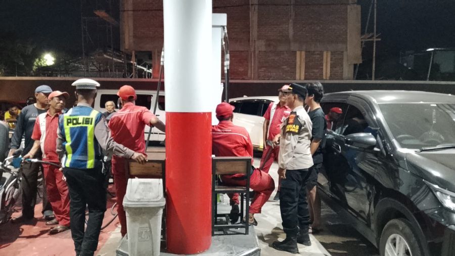 podiumnews.com-Antrean Kendaraan Isi BBM di Bali Bikin Warga Panik, Ini Kata Polisi