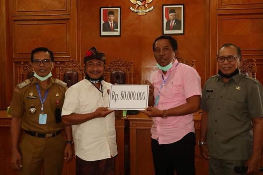 podiumnews.com-Bantu Warga Kuta Terdampak, Anom Gumanti Gelontorkan Dana Pribadi Rp 200 Juta