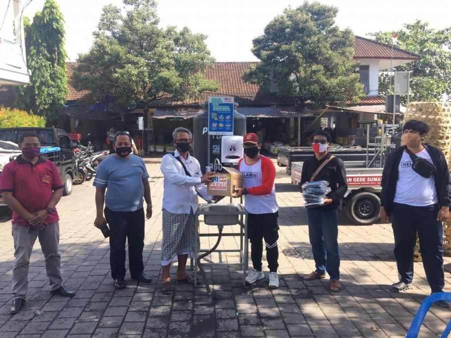 podiumnews.com-APHB dan Persadha Nusantara Denpasar Salurkan Bantuan Penunjang Protokol Kesehatan