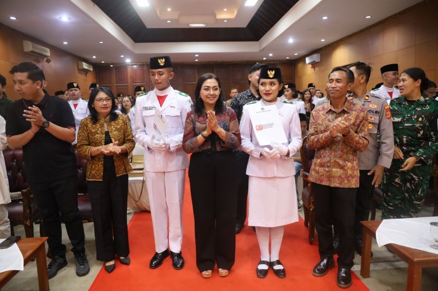 podiumnews.com-Apresiasi Generasi Muda, Ketua PKK Badung Hadiri Malam Purna Paskibraka
