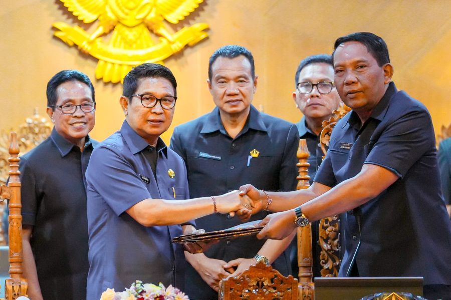 Bupati Badung I Wayan Adi Arnawa saat menghadiri Rapat Paripurna Masa Persidangan Ketiga DPRD Kabupaten Badung Tahun Sidang 2025–2026 di Ruang Sidang Utama DPRD Badung, Bali, Senin (13/7/2026). (foto/adi)