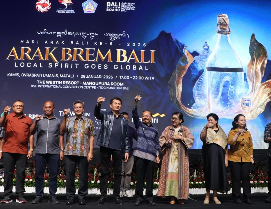 Gubernur Bali Wayan Koster secara langsung membuka Peringatan Hari Arak Bali ke-6 Tahun 2026 yang digelar di The Westin Resort, Nusa Dua, Badung, Bali, Kamis (29/1/2026). (foto/sukadana)