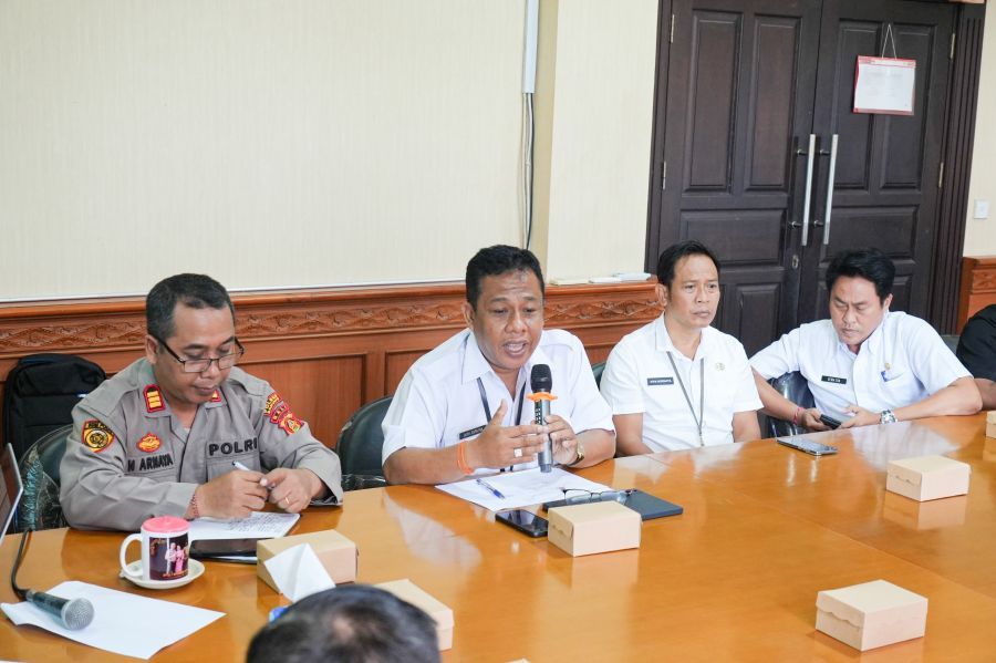 Rapat Koordinasi Pengamanan Tukad Bangkung yang melibatkan lintas sektor digelar di Kantor Camat Petang. (sukadana)