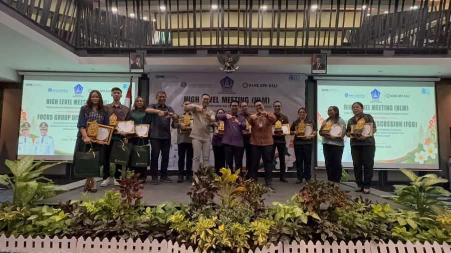 Bupati Badung I Wayan Adi Arnawa, saat menghadiri High Level Meeting TP2DD yang dirangkaikan dengan FGD Optimalisasi Digitalisasi Transaksi Keuangan melalui KKPD di Bali Dynasty Resort, Tuban, Kecamatan Kuta, Badung, Bali, Jumat (16/10/2026). (foto/adi)