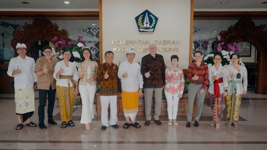 Bupati Badung I Wayan Adi Arnawa menerima audiensi DPW. Nawa Cita Pariwisata Indonesia Bali dan mantan Gubernur Jenderal Australia David Hurley di Puspem Badung, Bali, Rabu (28/7/2026). (foto/adi)