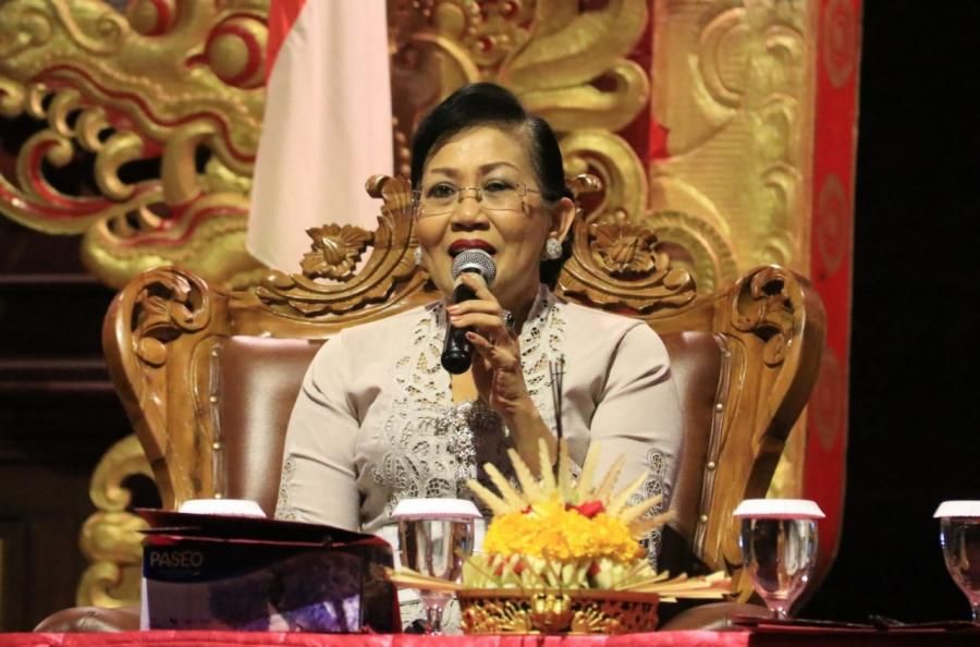 podiumnews.com-Ny. Putri Koster: Jangan Gengsi Gunakan Bahasa Bali